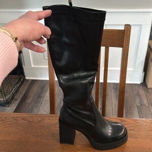 NWT New in Box Wet Kiss Platform Knee High Black Gogo Boots Size 9 (EU 39).
